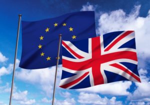 EUとイギリス国旗